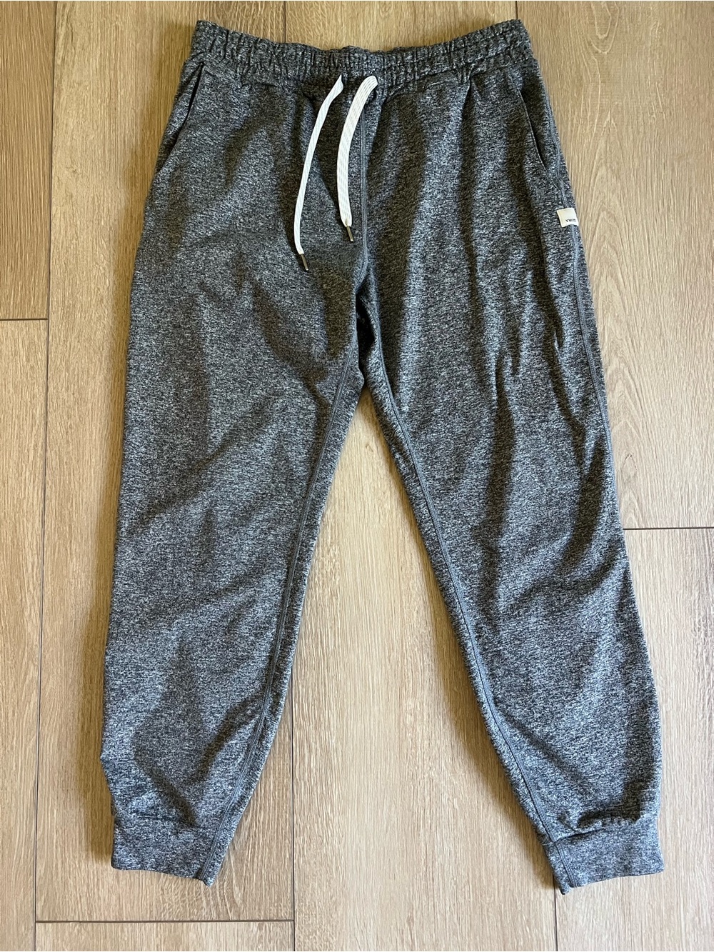 Vuori Women’s heathered gray performance Joggers Sweatpants XS